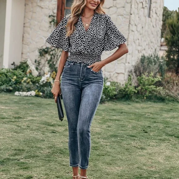 New Ditsy Floral Print Butterfly Sleeve Blouse black and white - Picture 4 of 5